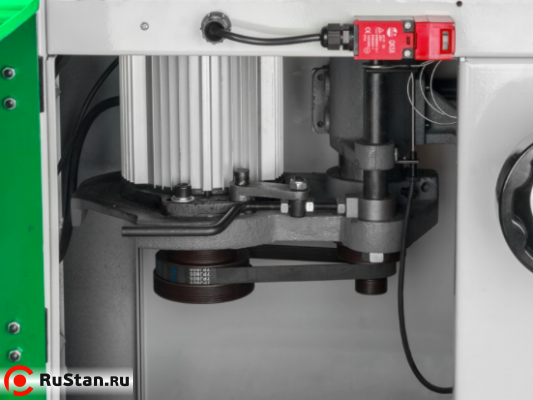 Простое и быстрое изменение числа оборотов TF 200 SE с помощью поликлинового ремня фото №4 Holzstar TF 200 SE фото №4